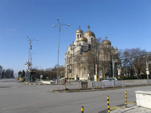 Encrucijada Ciudad Contra Cielo Azul Con Linternas Una Gran Catedral — Foto de Stock