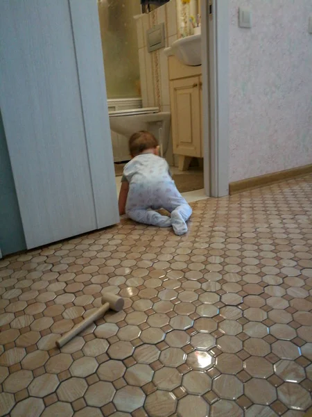 Little Boy Crawls Hallway Bathroom Throwing Toy Wooden Hammer — Stock Photo, Image