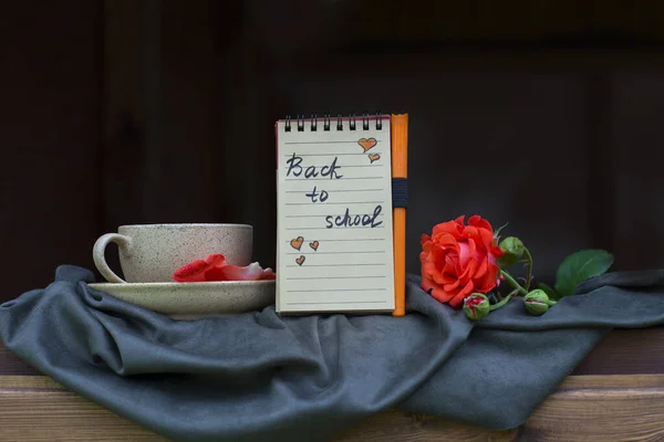 Educación Concepto Vuelta Escuela Lugar Trabajo Con Una Taza Cuaderno — Foto de Stock