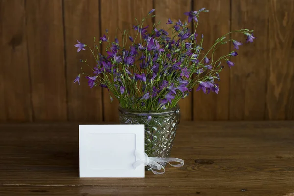 Gyönyörű Üveg Váza Szezonális Virágok Címke Szöveg — Stock Fotó
