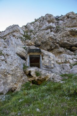 entrence içinde dışında sığınak için