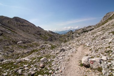 Blaze ile işaretlenmiş dağ yolu