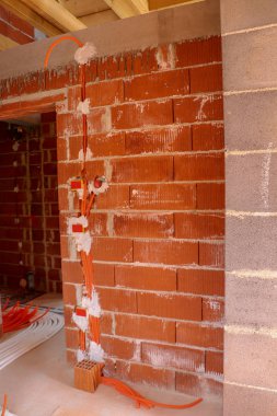 Elektrikli teçhizatları içinde ev