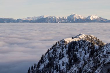 dağ başında sis deniz seyir