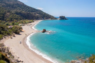 Potami Plajı'nda turkuaz su