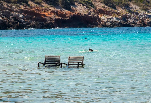 Two Chairs Water Greek Beach — Stock Photo, Image