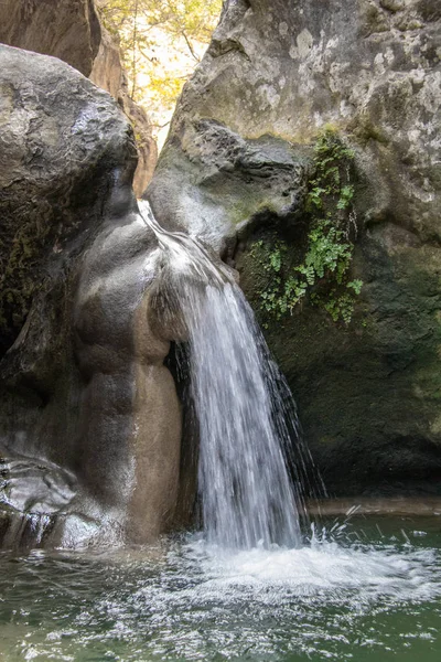 Potami şelaleler Samos Adası yakın çekim