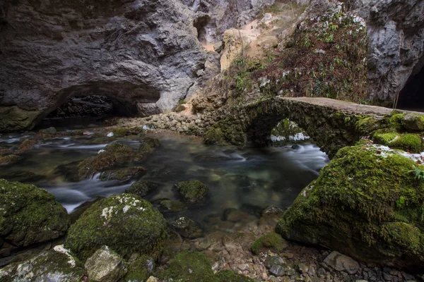 Piccolo Ponte Naturale Nel Parco Rakov Kocjan — Foto Stock