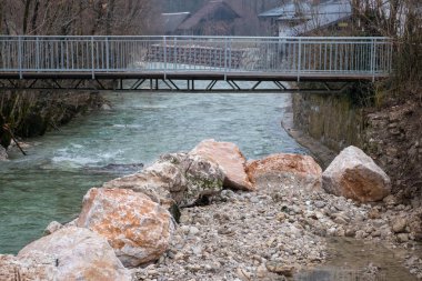 smallbridge önünde büyük kayalar