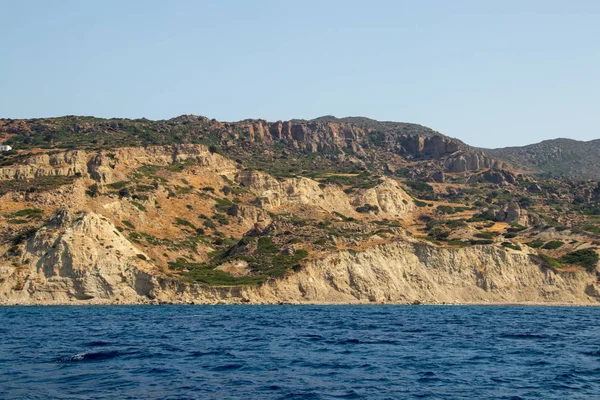 ミロス島のカラフルな海岸線 — ストック写真