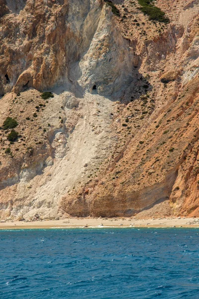 ミロス島のカラフルな海岸線 ギリシャ — ストック写真