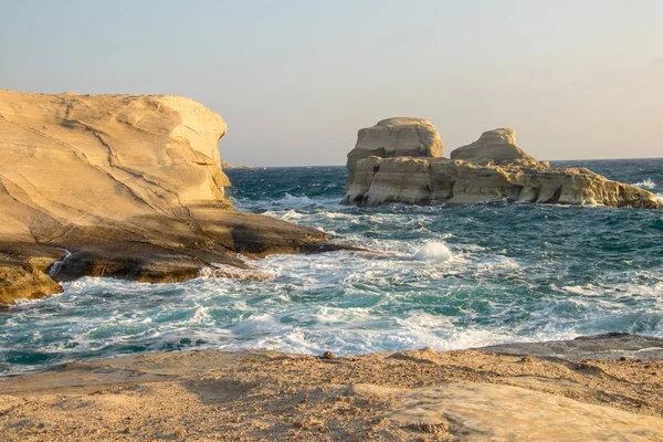 Litorale Della Spiaggia Sarakiniko All Alba Del Mattino — Foto Stock