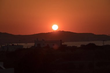 Milos'ta güneş doğuşu