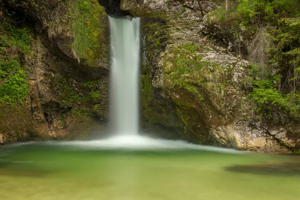 Водоспад Grmeica Всій Красі Бохінь — стокове фото
