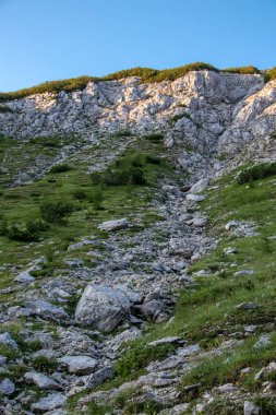 Sabahları dağ güneşi