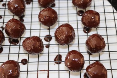 Taze çikolata topları, yakın plan.