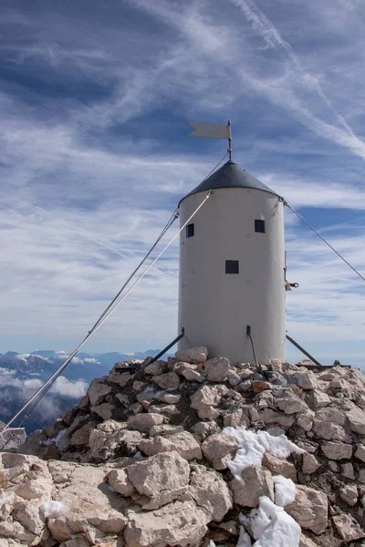 Triglav tepesindeki Aljazev kulesi