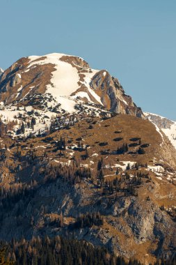 Ogradi Dağı bahar karıyla kaplı.