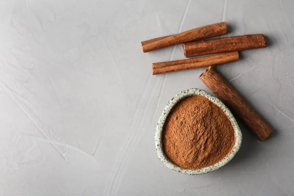 Bowl Aromatic Cinnamon Powder Sticks Grey Background — Stock Photo, Image