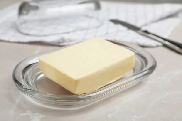 Prato Com Manteiga Fresca Saborosa Mesa — Fotografia de Stock
