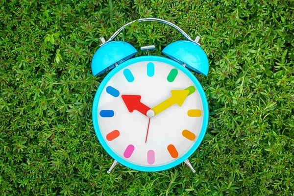 Alarm Clock Green Plants Outdoors Time Change Concept — Stock Photo, Image