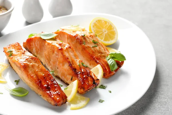 Plate Tasty Freshly Cooked Salmon Closeup — Stock Photo, Image