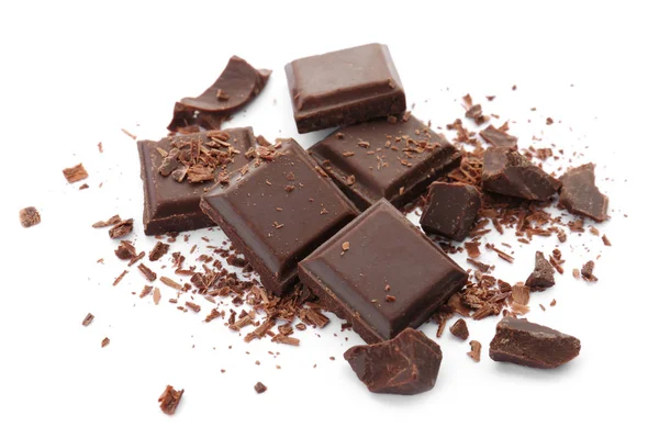 白い背景の上おいしい黒チョコレートの部分 — ストック写真