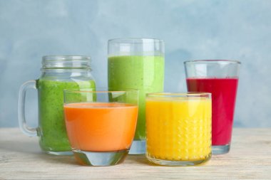 Masada lezzetli detoks smoothies ile Züccaciye Mağazaları