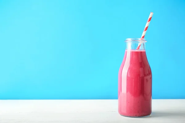 Botella Con Delicioso Batido Desintoxicación Mesa — Foto de Stock