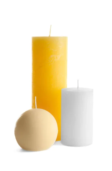 Novas Velas Cera Diferentes Formas Fundo Branco — Fotografia de Stock