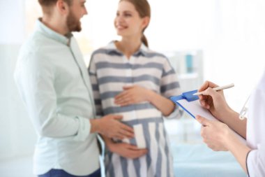 Kadın hastalıkları Danışma. Hastanede doktor ile gelecekteki anne