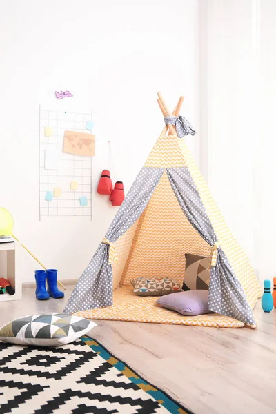 现代室内儿童游乐帐篷 — 图库照片