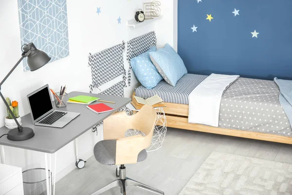 Moderne Kind Kamer Interieur Met Comfortabel Bed Een Bureau — Stockfoto