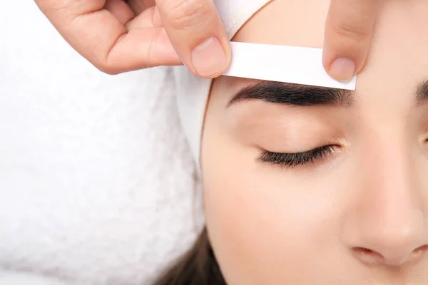 Young Woman Having Professional Eyebrow Correction Procedure Closeup — Stock Photo, Image