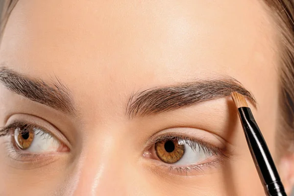 Young Woman Correcting Eyebrow Shape Brush Closeup — Stock Photo, Image