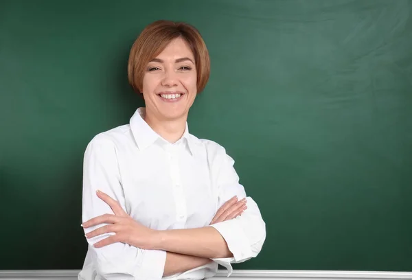 Portrait Female Teacher Chalkboard — Stock Photo, Image