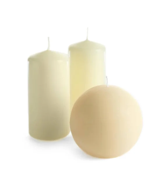 Novas Velas Cera Diferentes Formas Fundo Branco — Fotografia de Stock