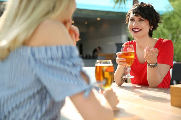 Young Women Glasses Cold Beer Table — Stock Photo, Image