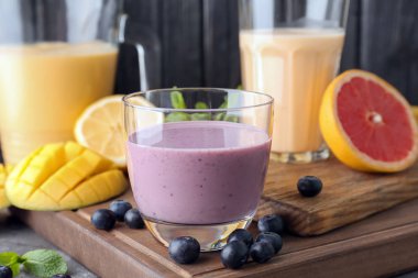 Sağlıklı detoks smoothies ve maddeler tablosundaki Züccaciye Mağazaları