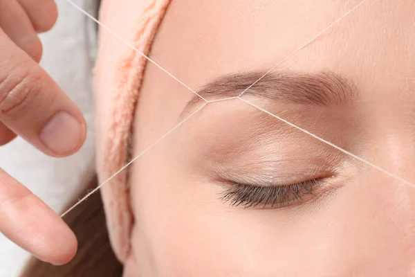 Young Woman Having Eyebrow Correction Procedure Beauty Salon Closeup — Stock Photo, Image