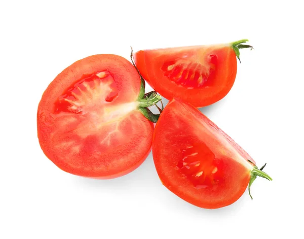 白い背景の熟した赤いトマトをカットします — ストック写真