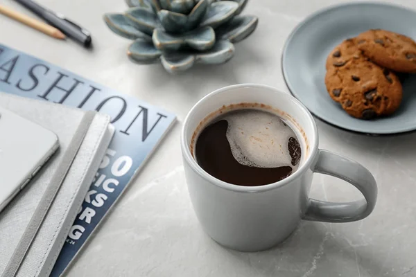 Kop Heerlijke Warme Koffie Tafel — Stockfoto