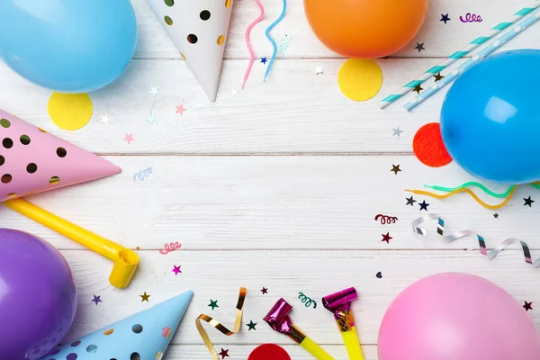 Composición Laica Plana Con Artículos Fiesta Cumpleaños Sobre Fondo Madera —  Fotos de Stock