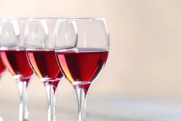 Okulary Pyszne Czerwone Wino Zbliżenie — Zdjęcie stockowe