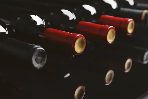 Garrafas Com Vinho Delicioso Close — Fotografia de Stock