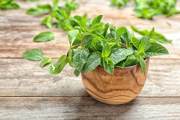 Bowl Fresh Mint Wooden Table — Stock Photo, Image