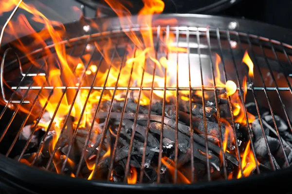 Nya Moderna Barbecue Grill Med Kol Närbild — Stockfoto