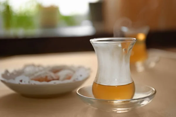 Szklanki Aromatycznej Herbaty Stole — Zdjęcie stockowe