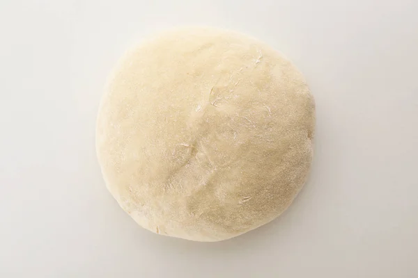 Свежеприготовленное Пшеничное Тесто Белом Фоне Вид Сверху — стоковое фото