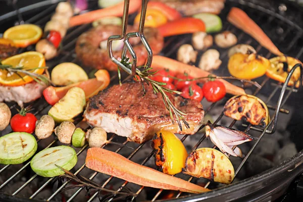 Cooking Delicious Meat Vegetables Barbecue Grill Closeup — Stock Photo, Image